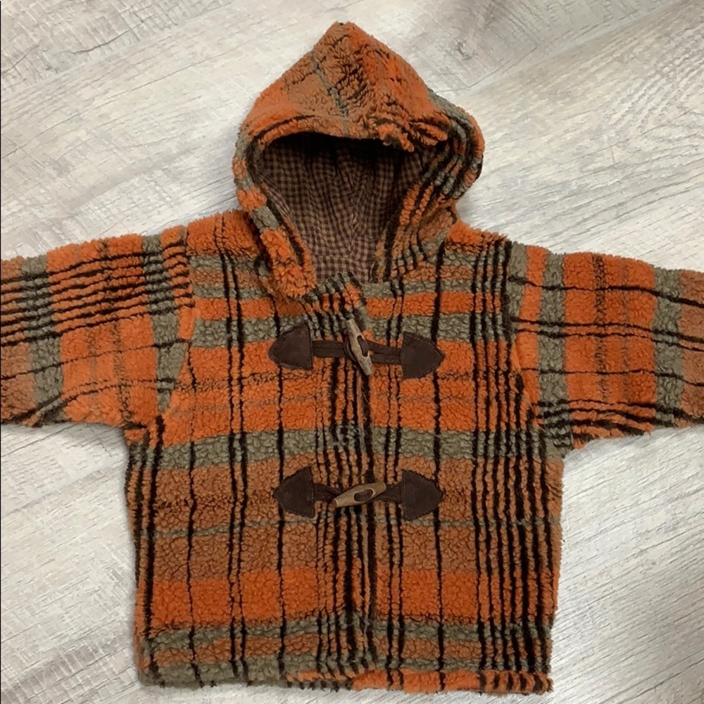 Super cute boys’ fleece with toggle closures